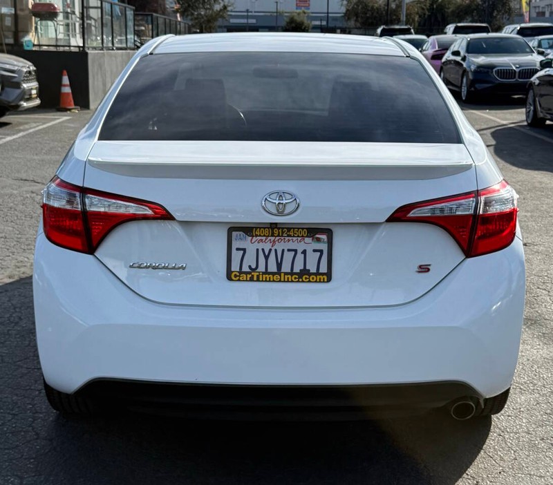 Toyota Corolla Vehicle Full-screen Gallery Image 05