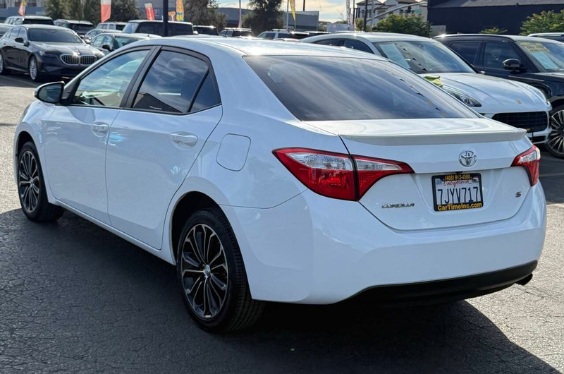 Toyota Corolla Vehicle Full-screen Gallery Image 06