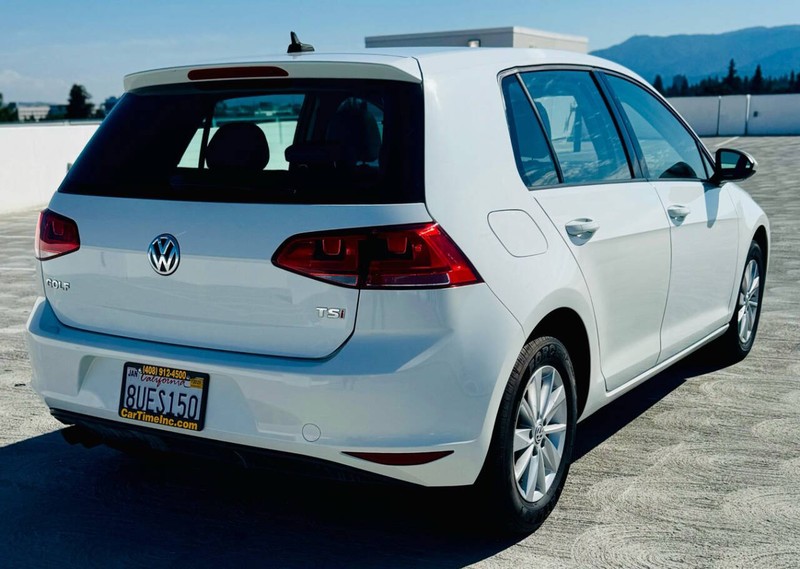 Volkswagen Golf Vehicle Full-screen Gallery Image 06