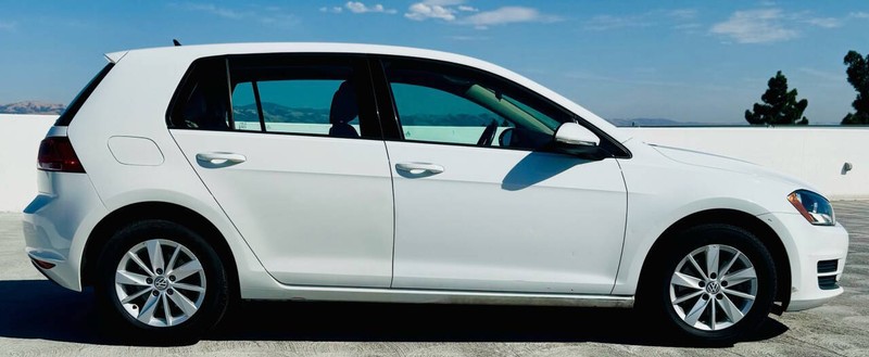 Volkswagen Golf Vehicle Full-screen Gallery Image 08