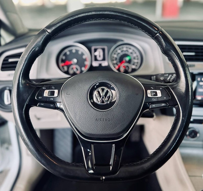 Volkswagen Golf Vehicle Full-screen Gallery Image 13