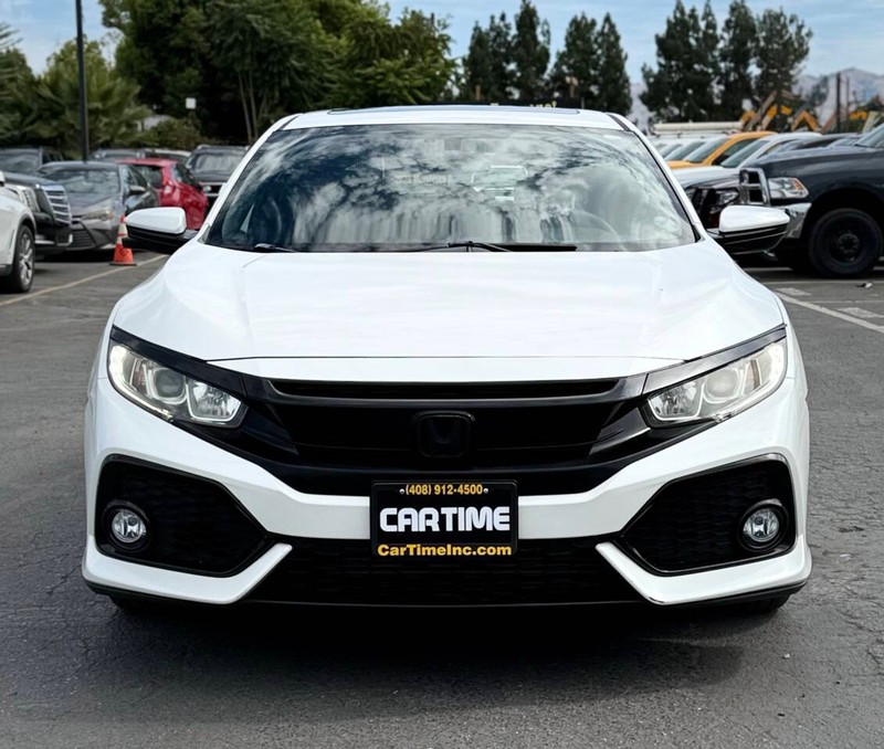Honda Civic Hatchback Vehicle Full-screen Gallery Image 03