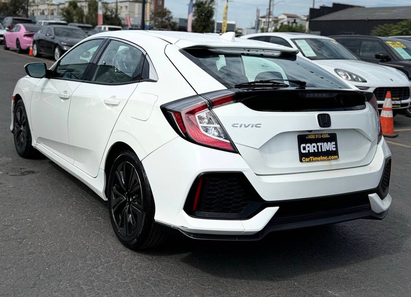 Honda Civic Hatchback Vehicle Full-screen Gallery Image 06