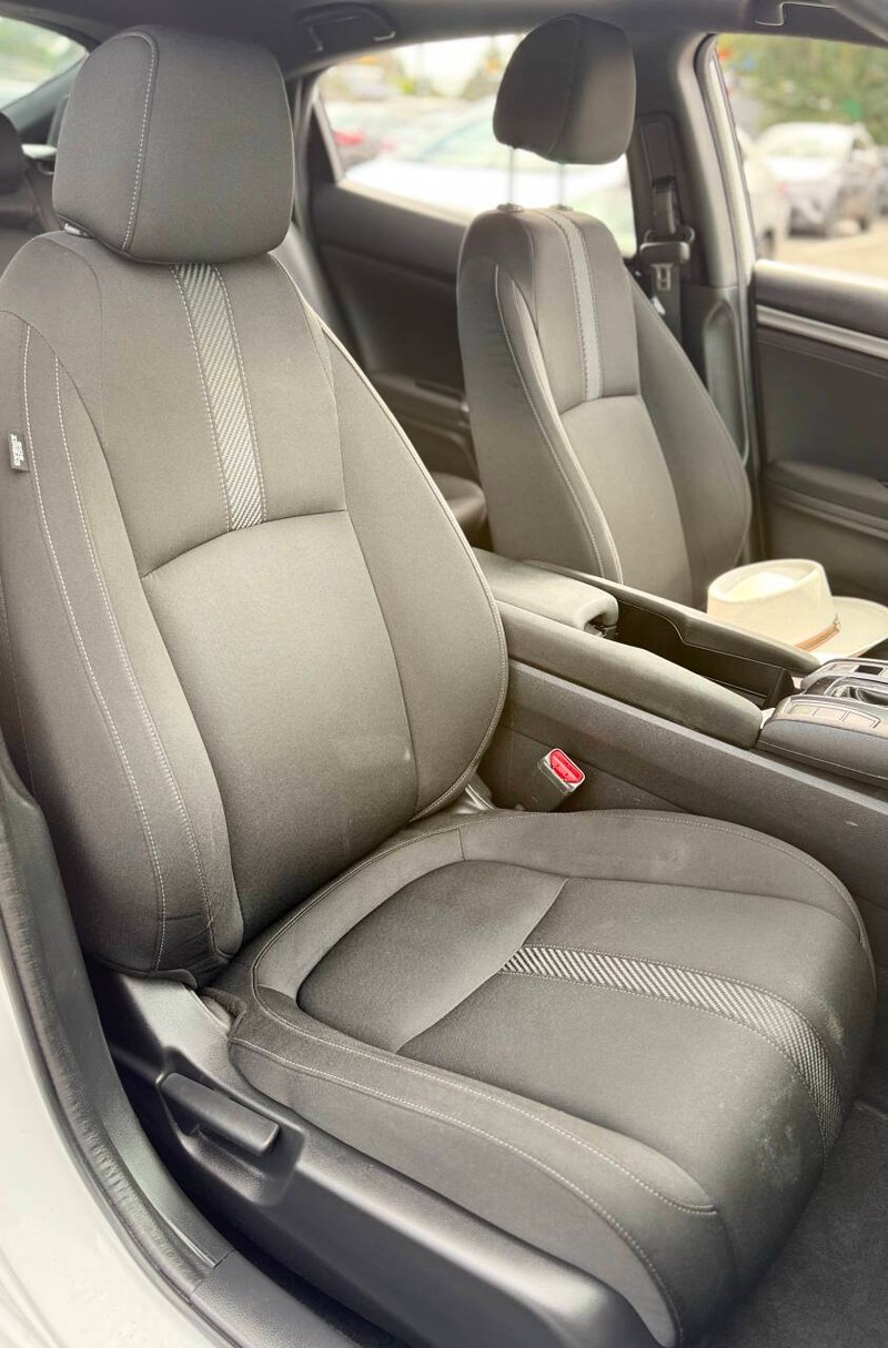 Honda Civic Hatchback Vehicle Full-screen Gallery Image 13