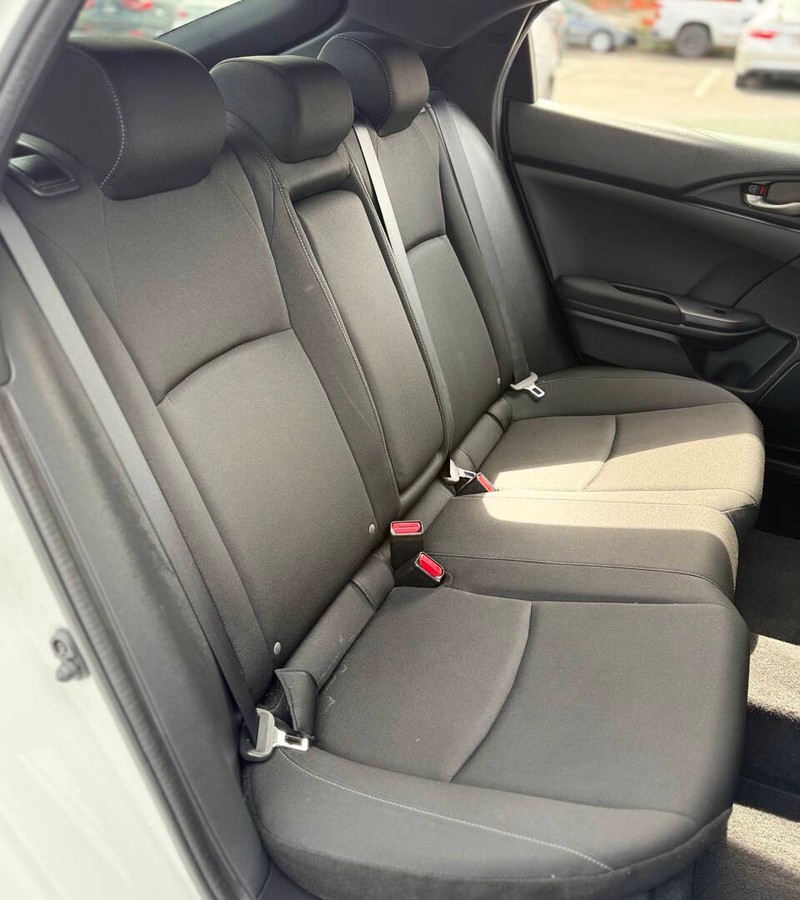 Honda Civic Hatchback Vehicle Full-screen Gallery Image 14
