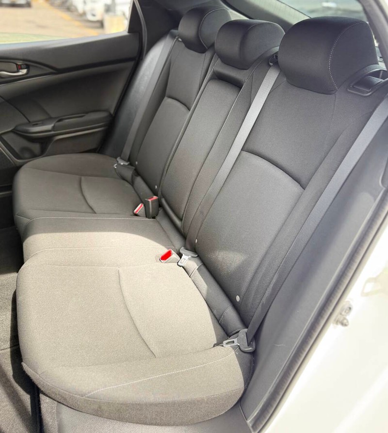 Honda Civic Hatchback Vehicle Full-screen Gallery Image 15