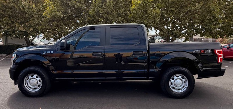 Ford F-150 Vehicle Full-screen Gallery Image 03