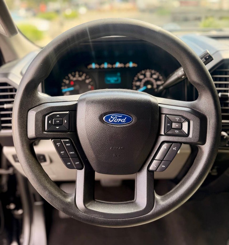 Ford F-150 Vehicle Full-screen Gallery Image 09