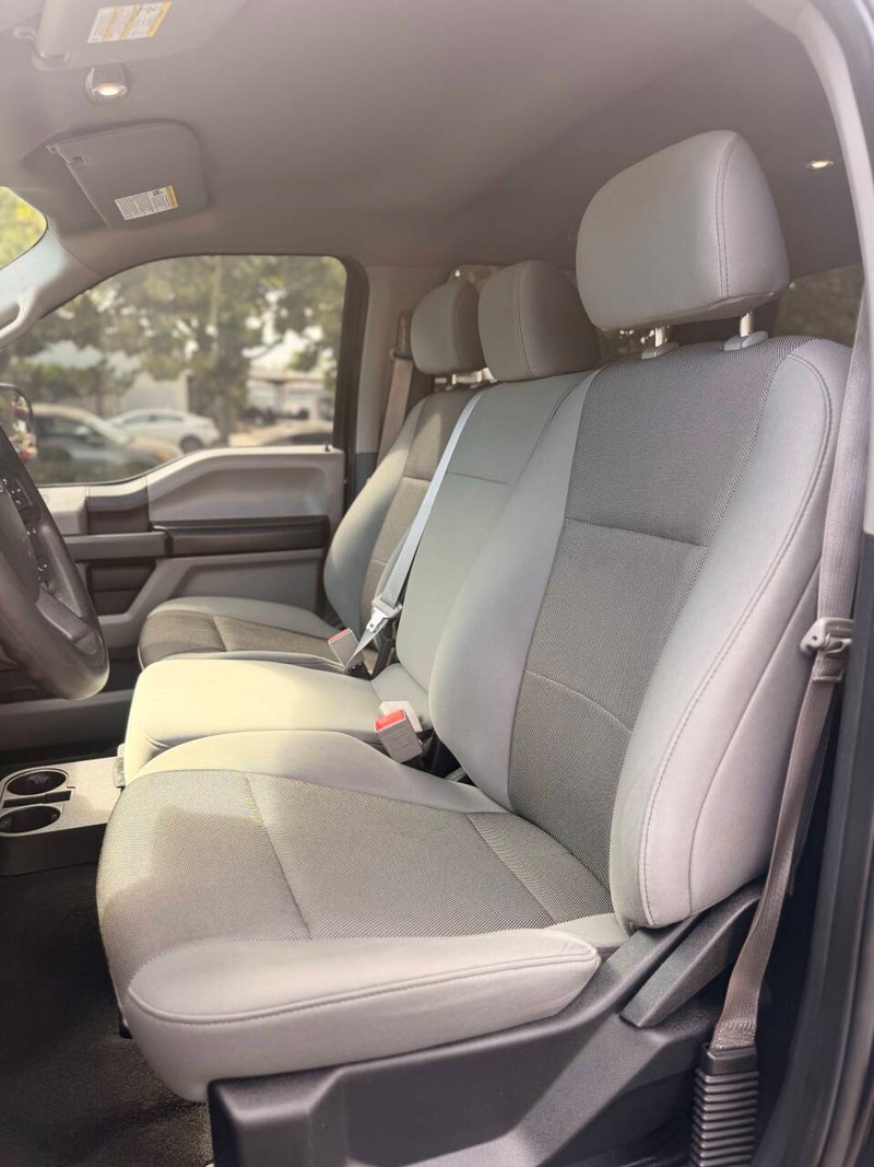 Ford F-150 Vehicle Full-screen Gallery Image 10