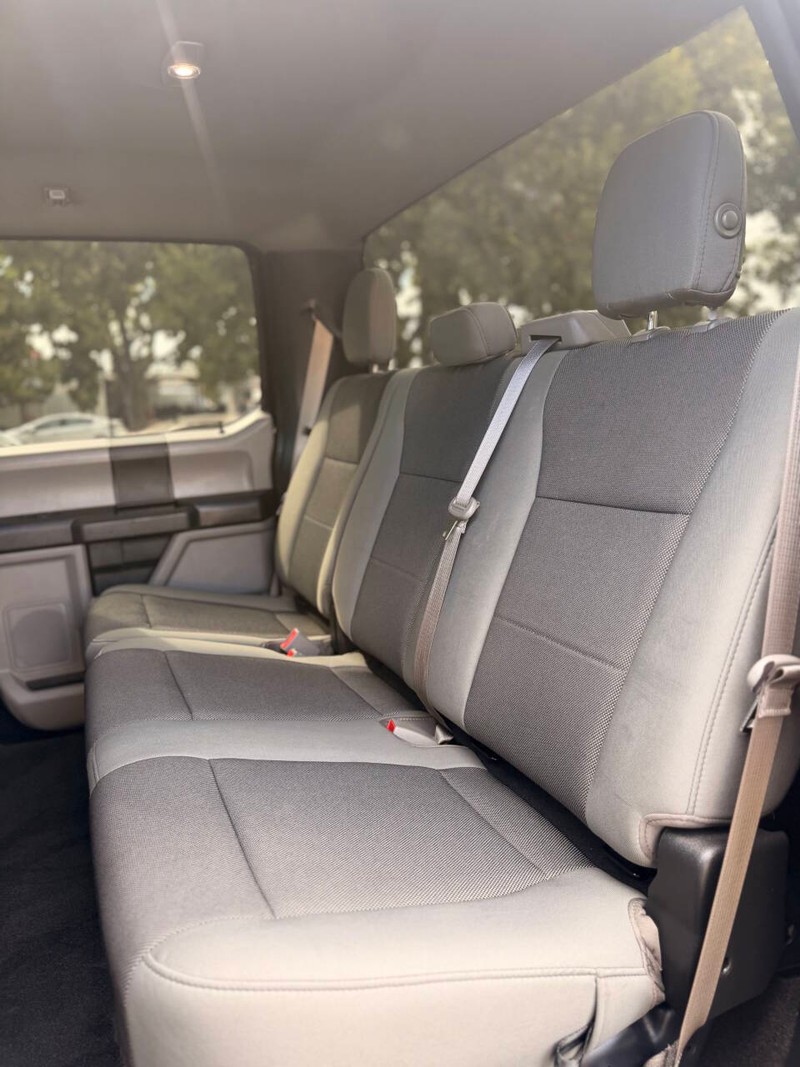 Ford F-150 Vehicle Full-screen Gallery Image 11