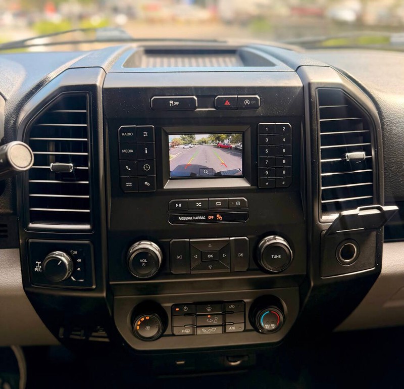 Ford F-150 Vehicle Full-screen Gallery Image 13