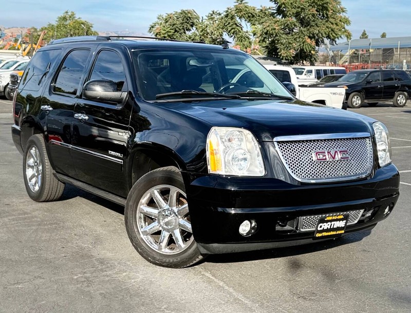 GMC Yukon Vehicle Full-screen Gallery Image 03