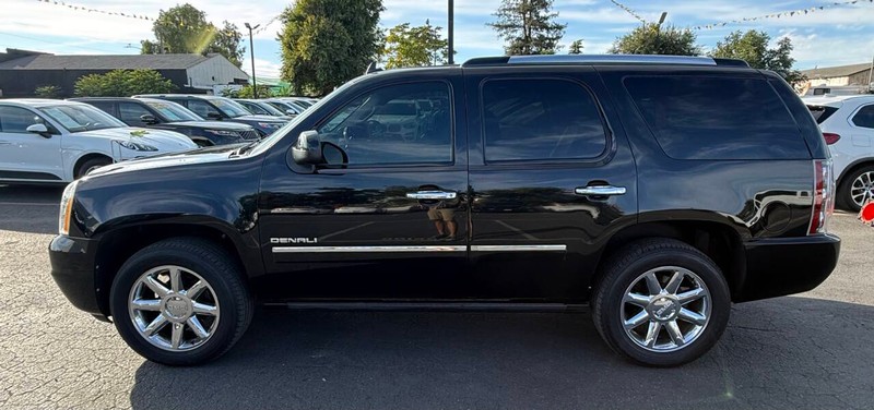 GMC Yukon Vehicle Full-screen Gallery Image 07