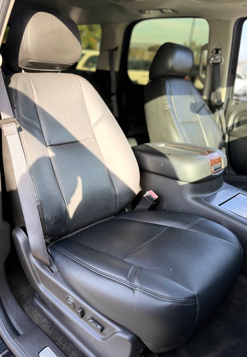 GMC Yukon Vehicle Full-screen Gallery Image 13