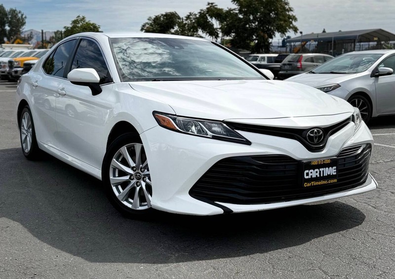 Toyota Camry Vehicle Full-screen Gallery Image 03