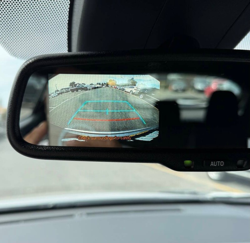 Toyota C-HR Vehicle Full-screen Gallery Image 13