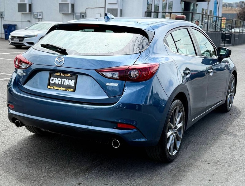 Mazda Mazda3 Hatchback Vehicle Full-screen Gallery Image 04