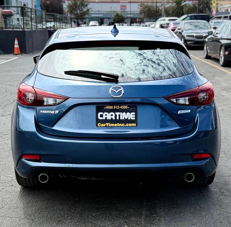Mazda Mazda3 Hatchback Vehicle Full-screen Gallery Image 05