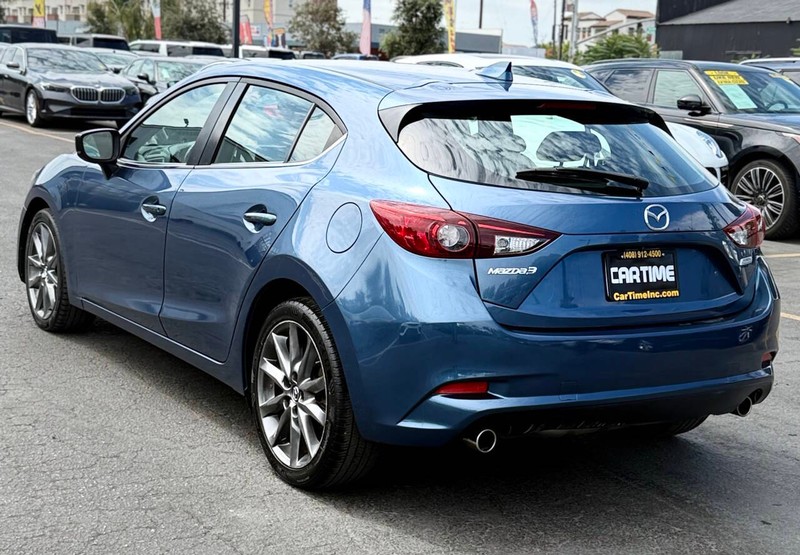 Mazda Mazda3 Hatchback Vehicle Full-screen Gallery Image 06