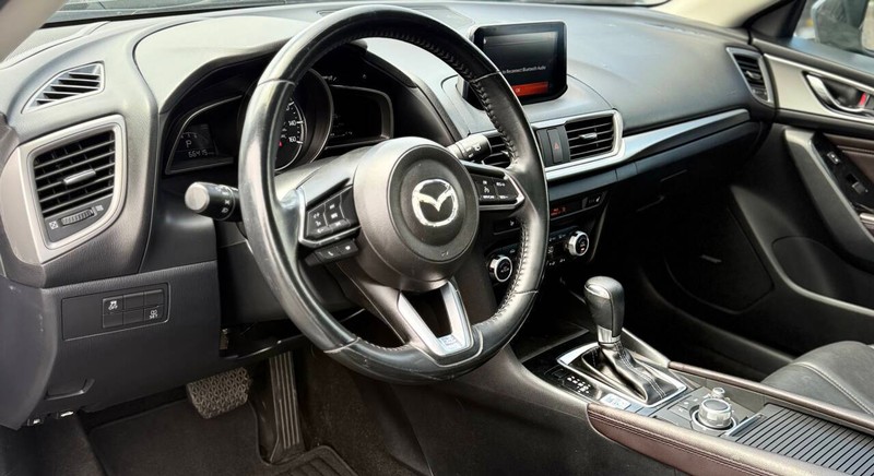 Mazda Mazda3 Hatchback Vehicle Full-screen Gallery Image 08