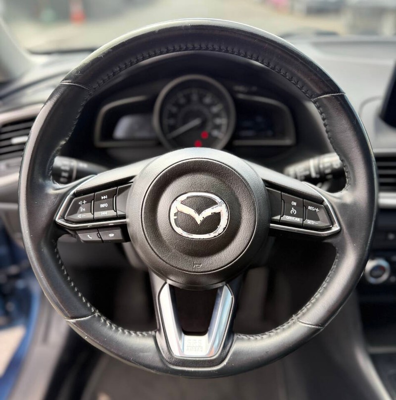 Mazda Mazda3 Hatchback Vehicle Full-screen Gallery Image 10