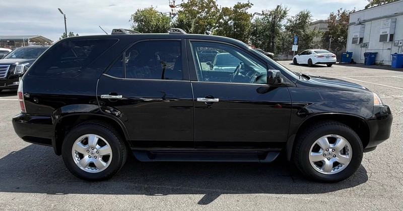 Acura MDX Vehicle Full-screen Gallery Image 09