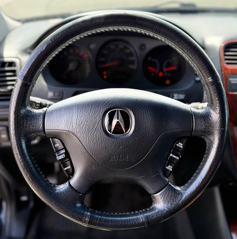 Acura MDX Vehicle Full-screen Gallery Image 13