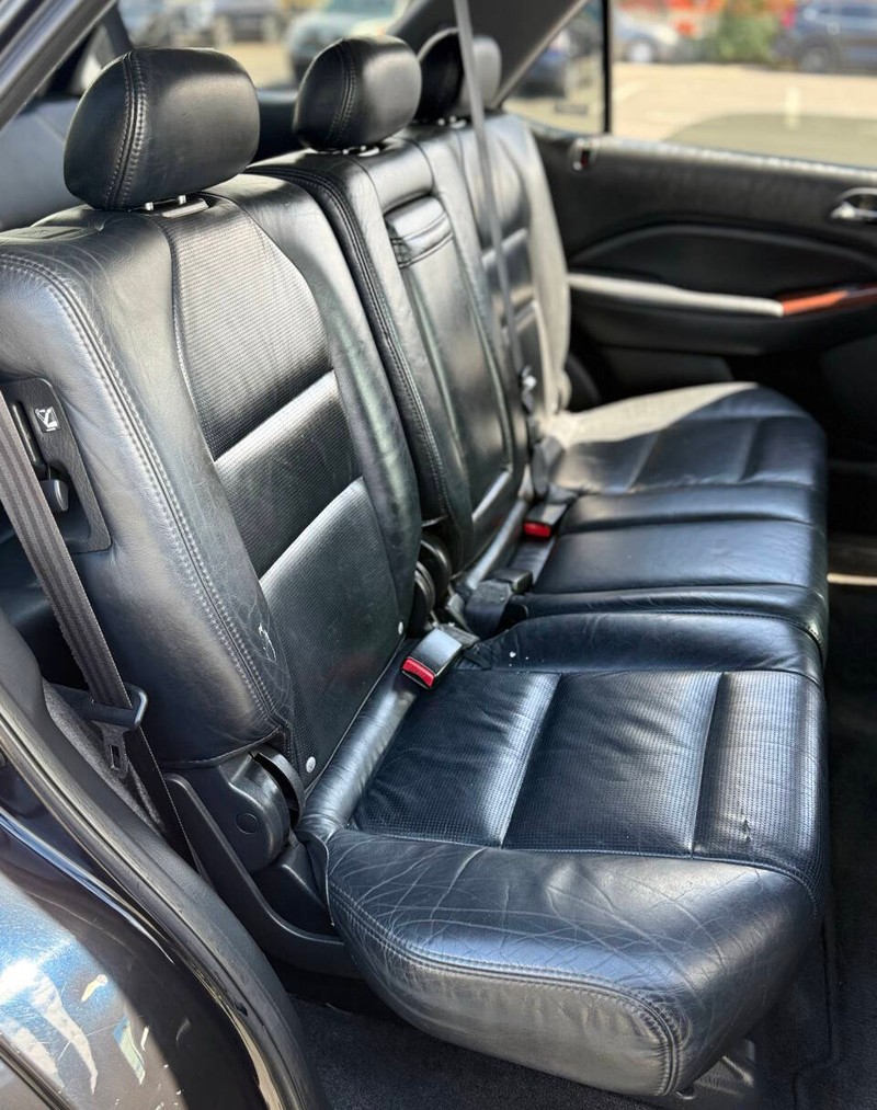 Acura MDX Vehicle Full-screen Gallery Image 16