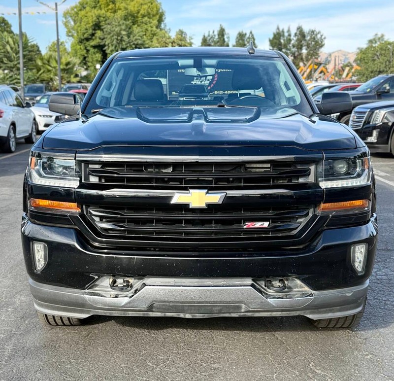 Chevrolet Silverado 1500 Vehicle Full-screen Gallery Image 03