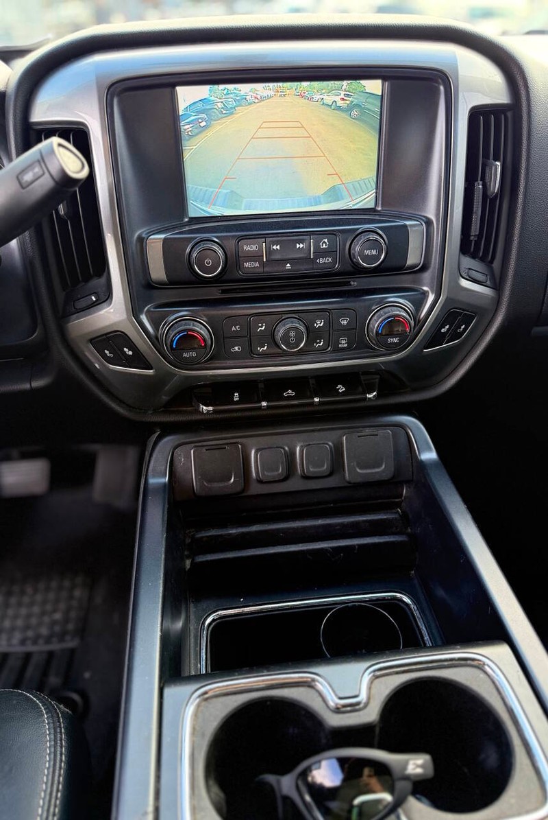 Chevrolet Silverado 1500 Vehicle Full-screen Gallery Image 09