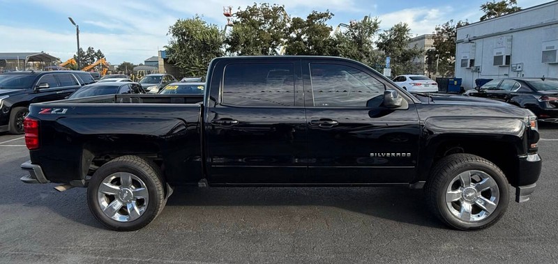 Chevrolet Silverado 1500 Vehicle Full-screen Gallery Image 12