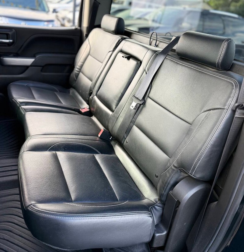 Chevrolet Silverado 1500 Vehicle Full-screen Gallery Image 15