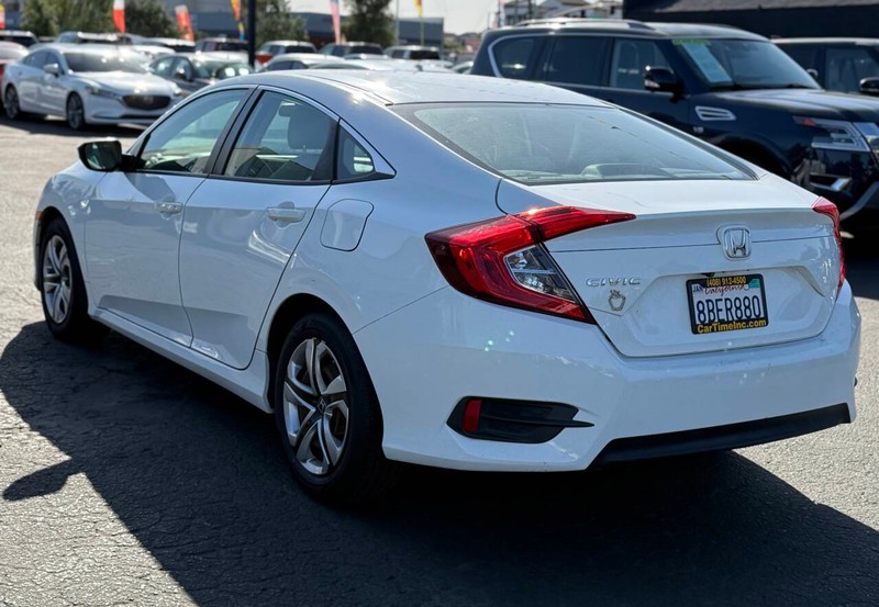 Honda Civic Sedan Vehicle Full-screen Gallery Image 08