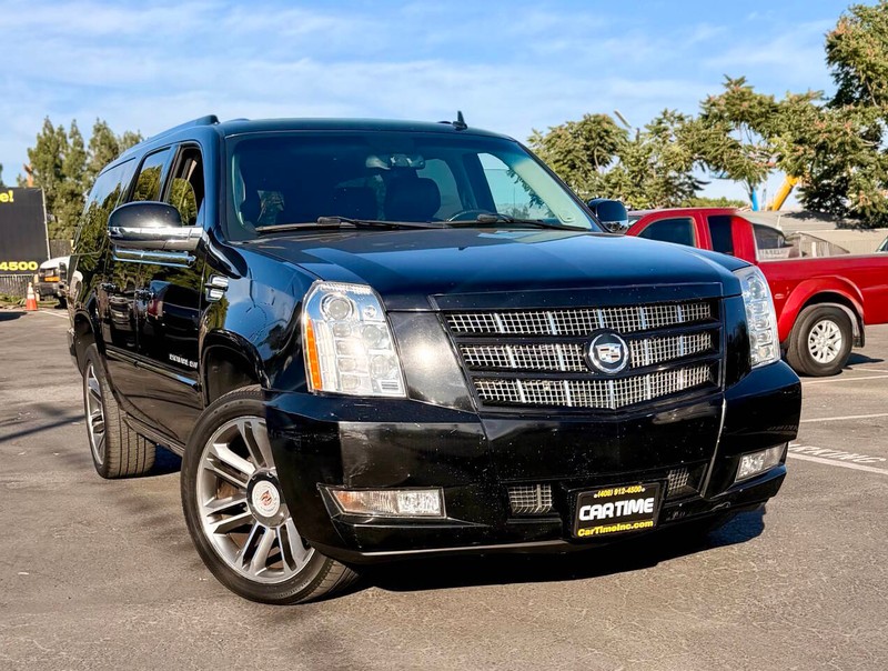 Cadillac Escalade ESV Vehicle Full-screen Gallery Image 02