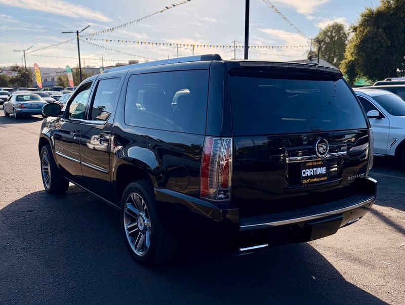 Cadillac Escalade ESV Vehicle Full-screen Gallery Image 04