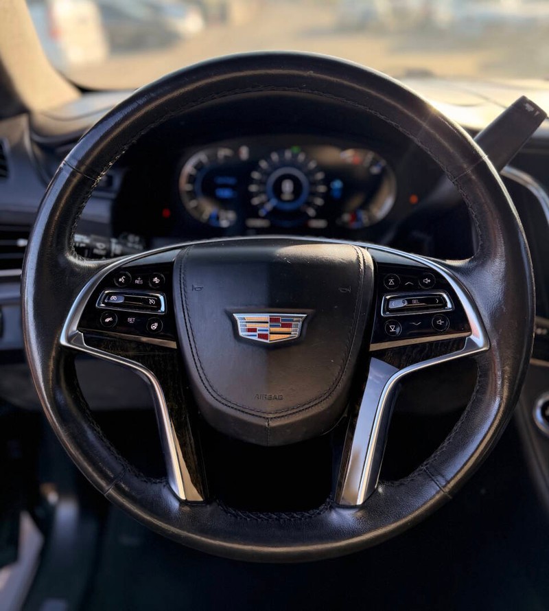 Cadillac Escalade Vehicle Full-screen Gallery Image 08