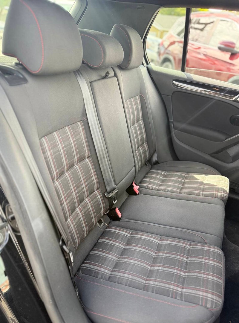 Volkswagen GTI Vehicle Full-screen Gallery Image 13