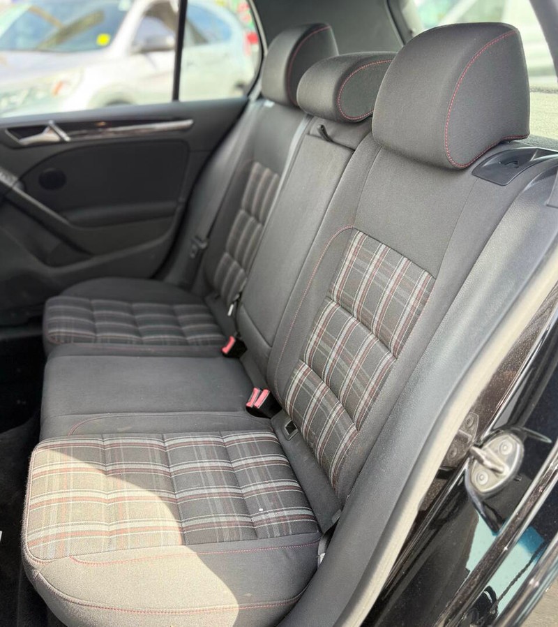 Volkswagen GTI Vehicle Full-screen Gallery Image 14