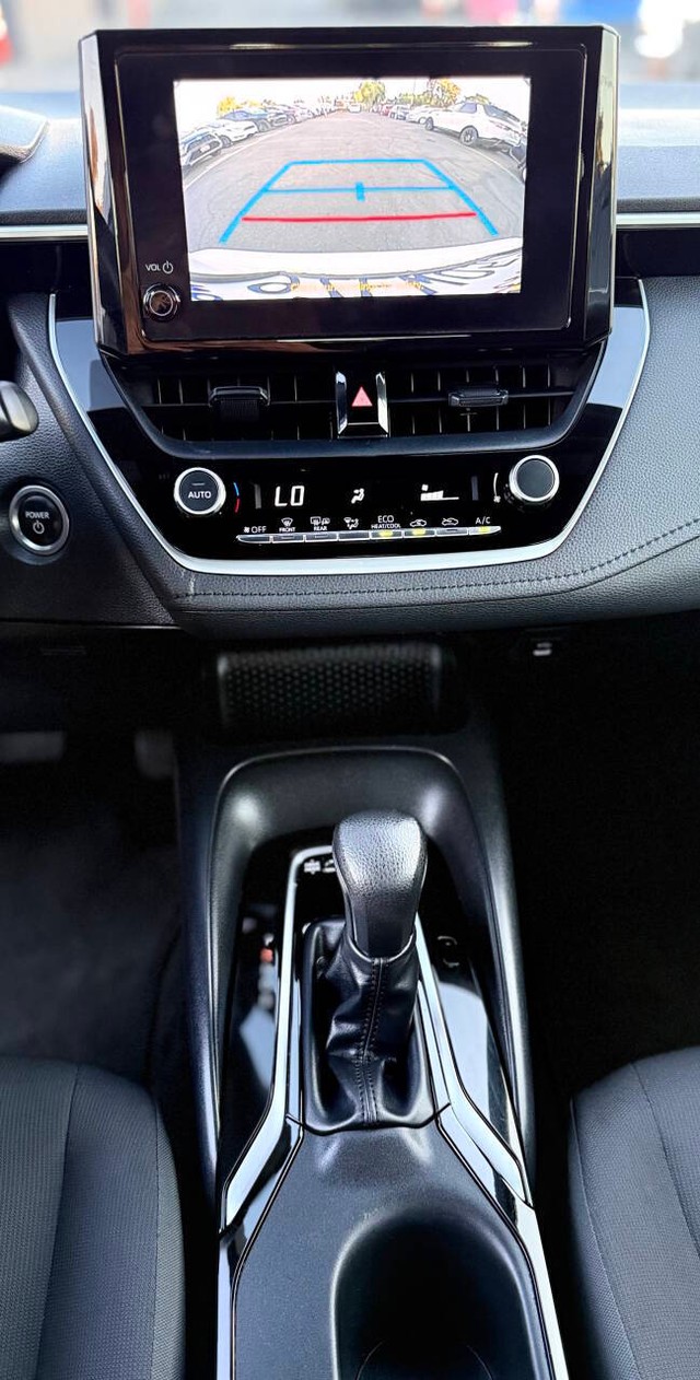 Toyota Corolla Vehicle Full-screen Gallery Image 09