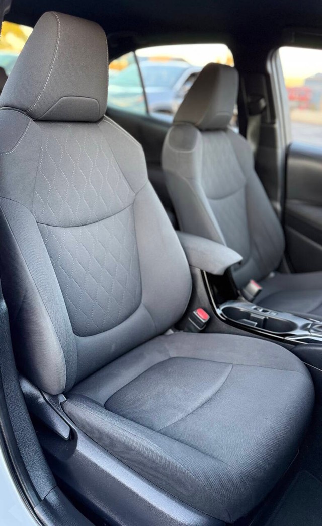 Toyota Corolla Vehicle Full-screen Gallery Image 12