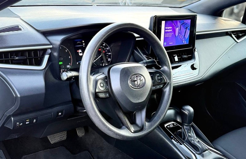Toyota Corolla Vehicle Full-screen Gallery Image 07