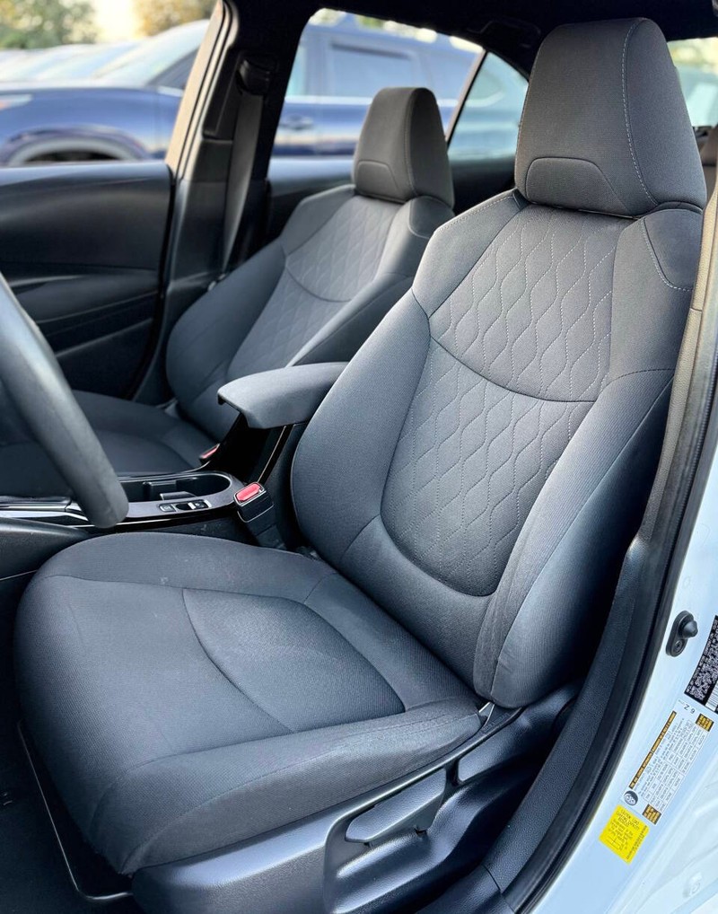 Toyota Corolla Vehicle Full-screen Gallery Image 10