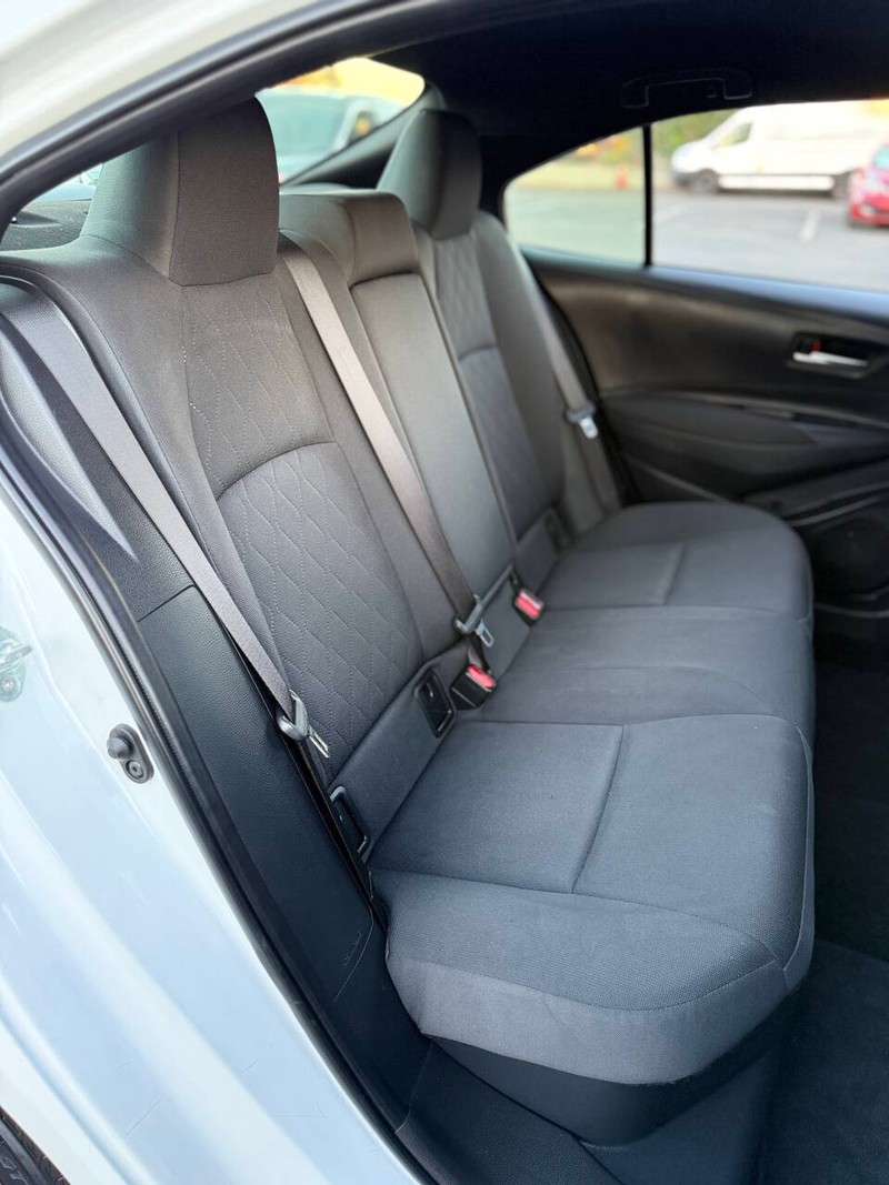 Toyota Corolla Vehicle Full-screen Gallery Image 14