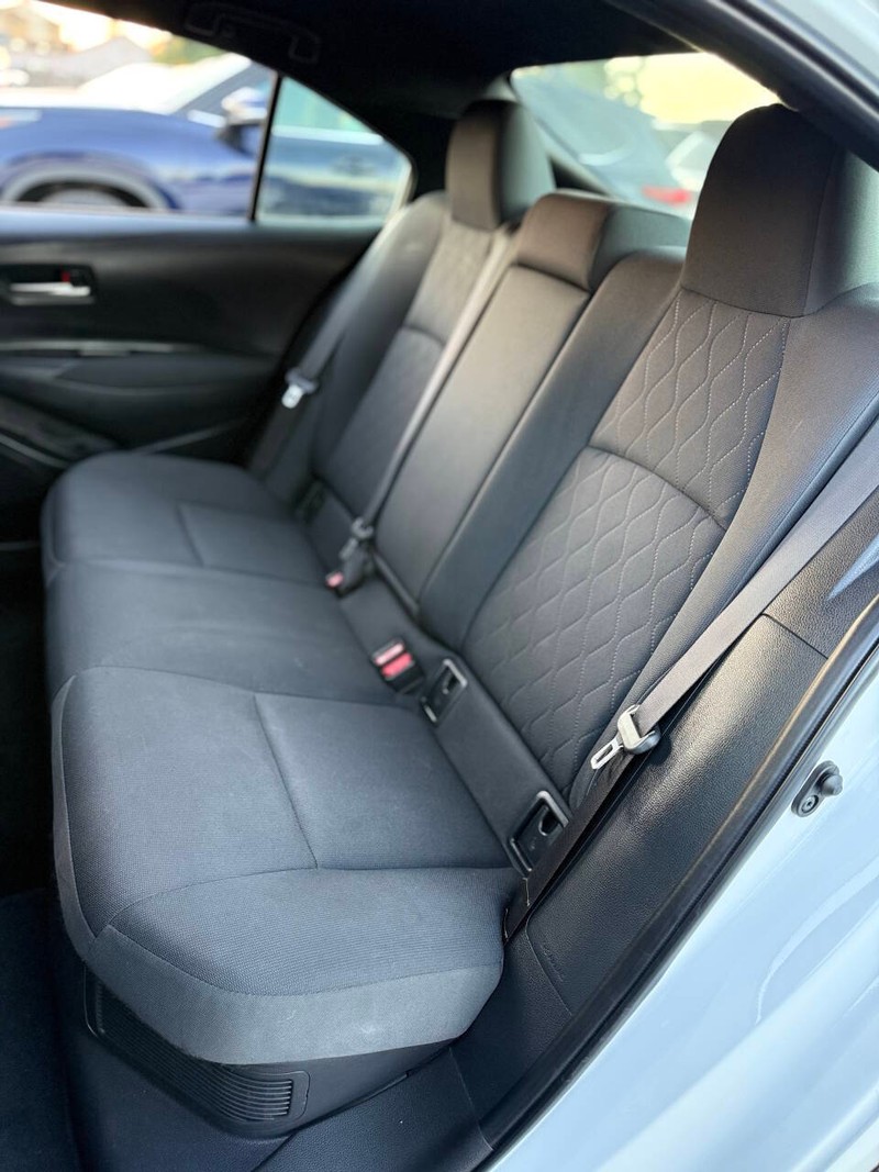 Toyota Corolla Vehicle Full-screen Gallery Image 16