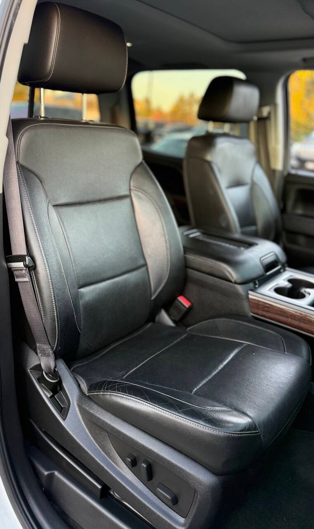 GMC Sierra 1500 Vehicle Full-screen Gallery Image 12