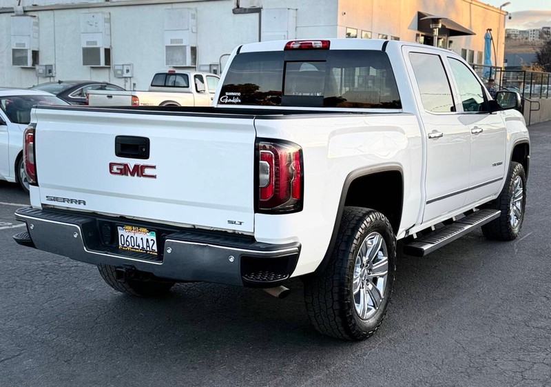 GMC Sierra 1500 Vehicle Full-screen Gallery Image 04