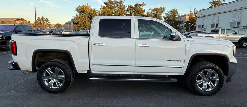 GMC Sierra 1500 Vehicle Full-screen Gallery Image 15