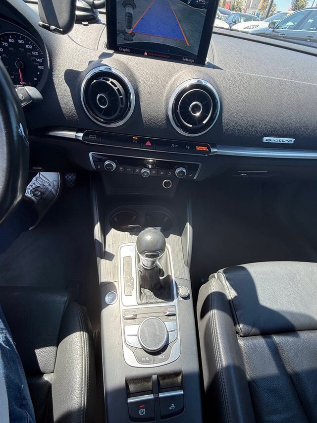 Audi A3 Vehicle Full-screen Gallery Image 17