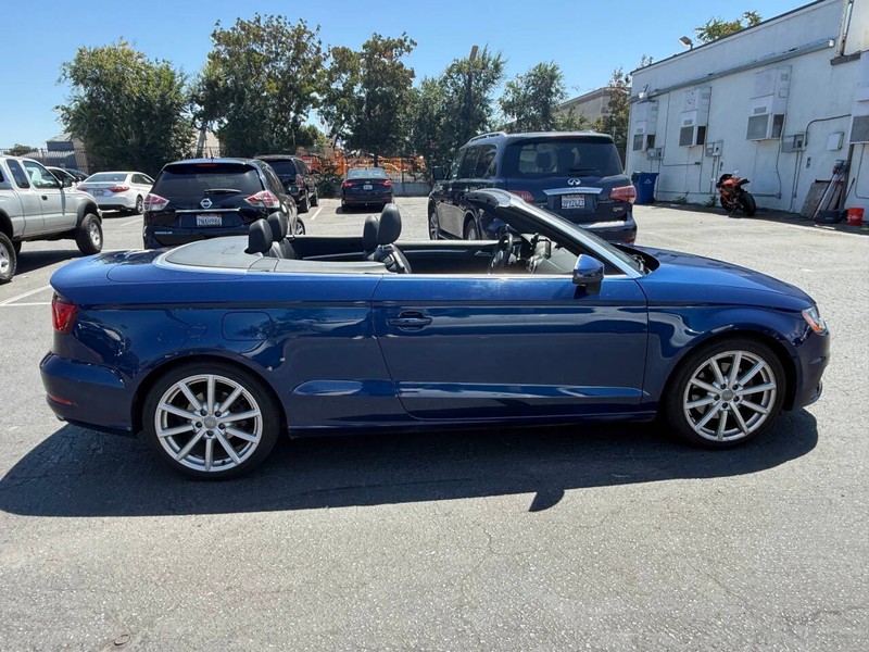 Audi A3 Vehicle Full-screen Gallery Image 06