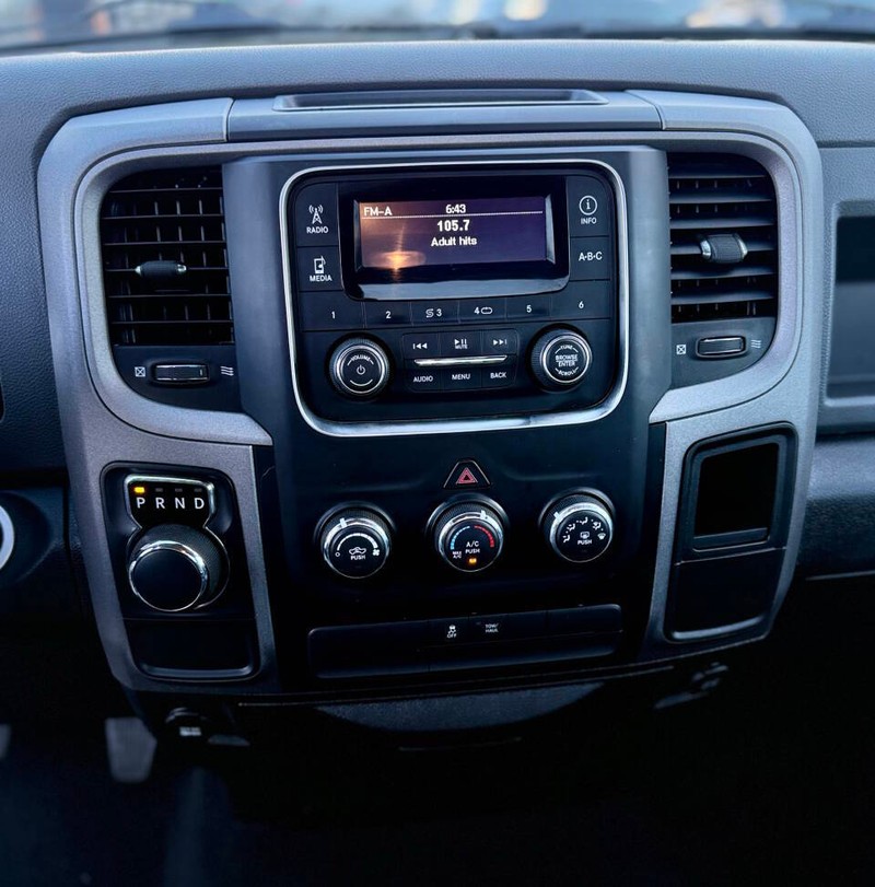 Ram 1500 Vehicle Full-screen Gallery Image 10